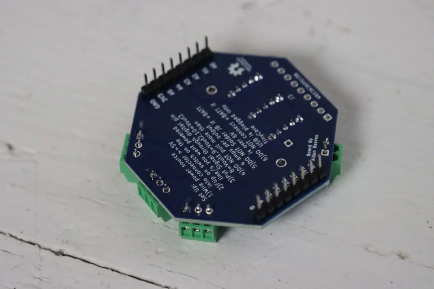 Back of the tinyGlow with the setup instructions printed on it