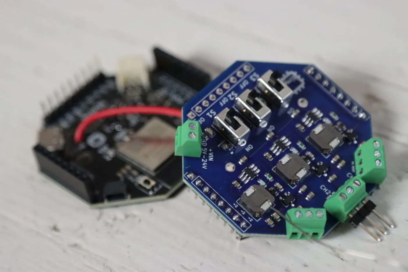 tinyGlow and tinyCore connected by the J8 wire, ready to stack